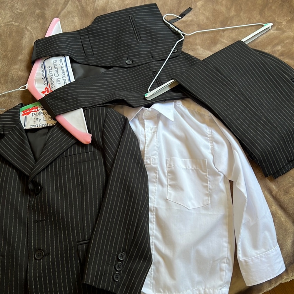 toddler boy 4 piece black & white pinstripe suit in great condition worn once